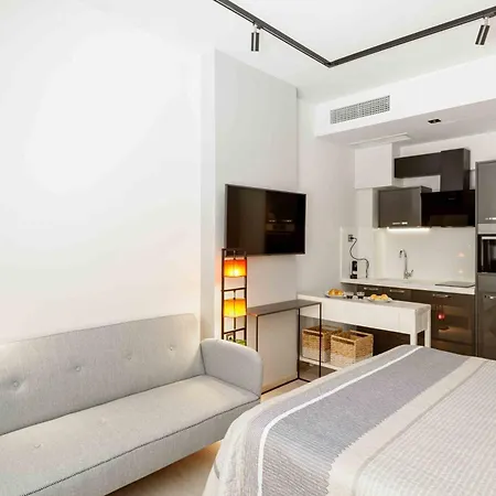Square Elegant Apartment *