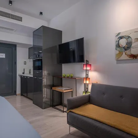 Square Elegant Apartment *